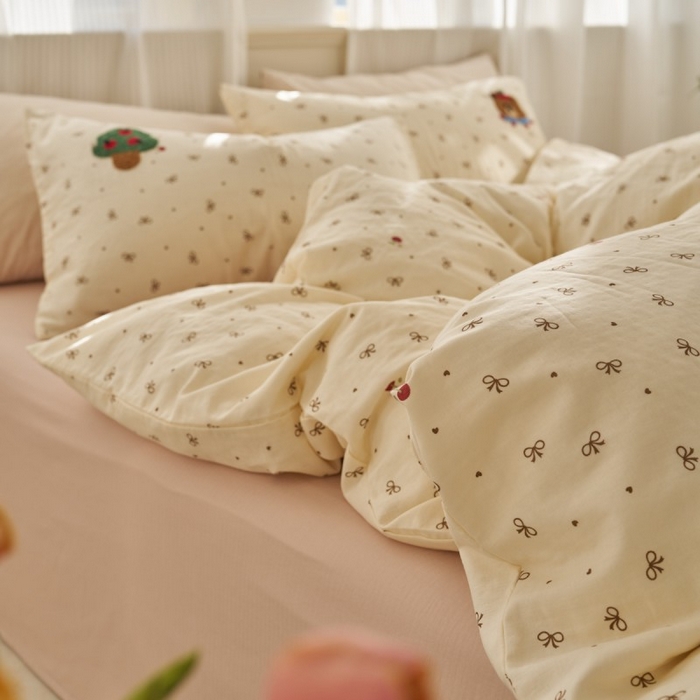 91家纺网 家纺一手货源 找家纺 洋铭区（原狠狠爱） 2025新款A类全棉双层纱毛巾绣四件套 单车小熊