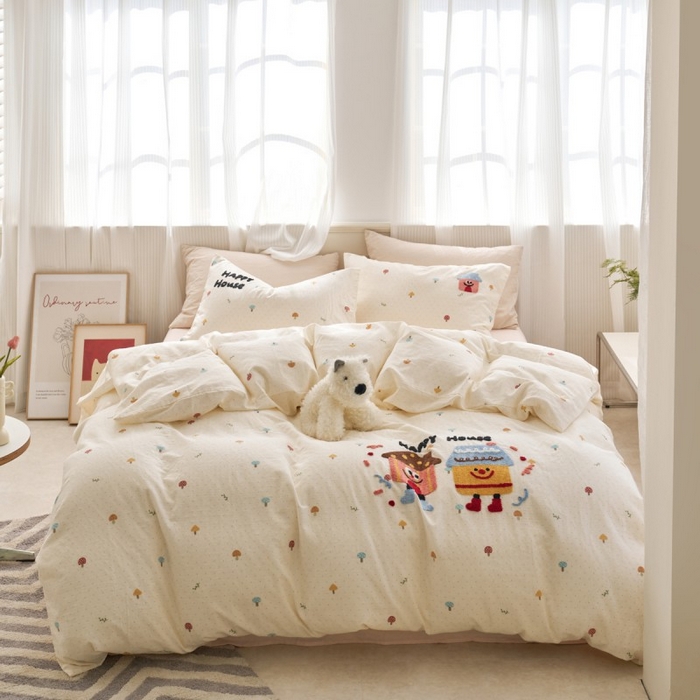 91家纺网 家纺一手货源 找家纺 洋铭区（原狠狠爱） 2025新款A类全棉双层纱毛巾绣四件套 快乐小屋