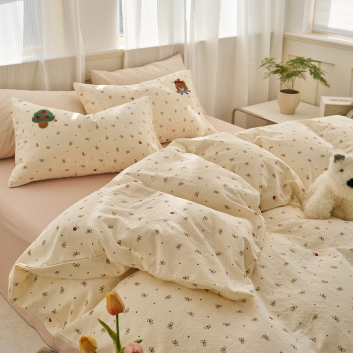 91家纺网 家纺一手货源 找家纺 洋铭区（原狠狠爱） 2025新款A类全棉双层纱毛巾绣四件套 单车小熊