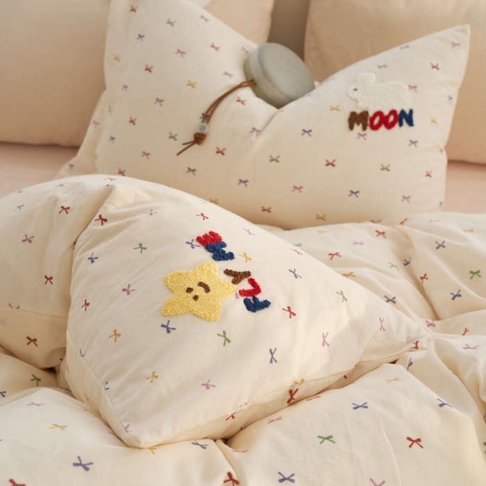 91家纺网 家纺一手货源 找家纺 洋铭区（原狠狠爱） 2025新款A类全棉双层纱毛巾绣四件套 魔法女孩