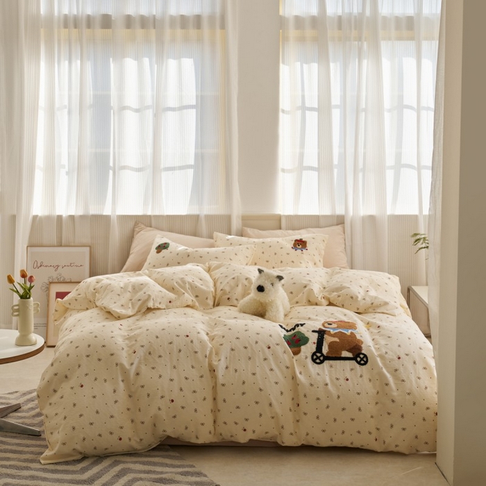 91家纺网 家纺一手货源 找家纺 洋铭区（原狠狠爱） 2025新款A类全棉双层纱毛巾绣四件套 单车小熊