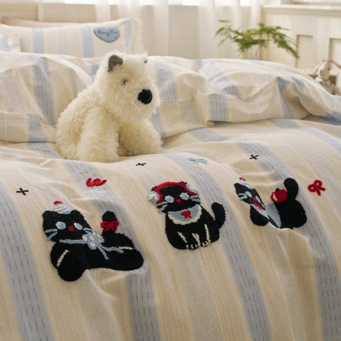 91家纺网 家纺一手货源 找家纺 洋铭区（原狠狠爱） 2025新款A类全棉双层纱毛巾绣四件套 音乐猫咪