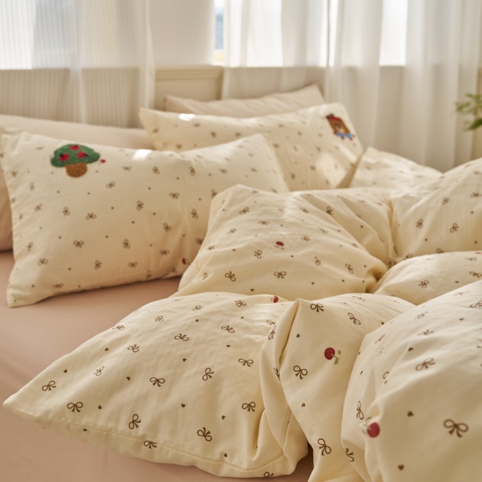 91家纺网 家纺一手货源 找家纺 洋铭区（原狠狠爱） 2025新款A类全棉双层纱毛巾绣四件套 单车小熊