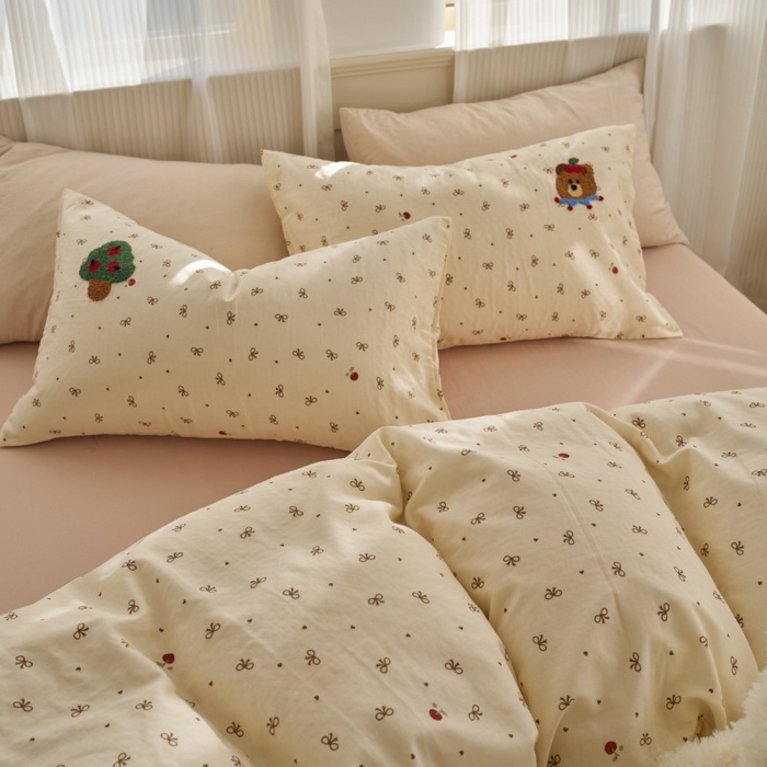 91家纺网 家纺一手货源 找家纺 洋铭区（原狠狠爱） 2025新款A类全棉双层纱毛巾绣四件套 单车小熊