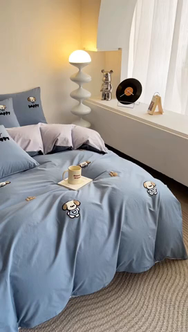 91家纺网 家纺一手货源 找家纺 小懒猪 2025新款全棉纯棉水洗棉毛巾绣四件套(提供买家秀） 萌宠深蓝灰