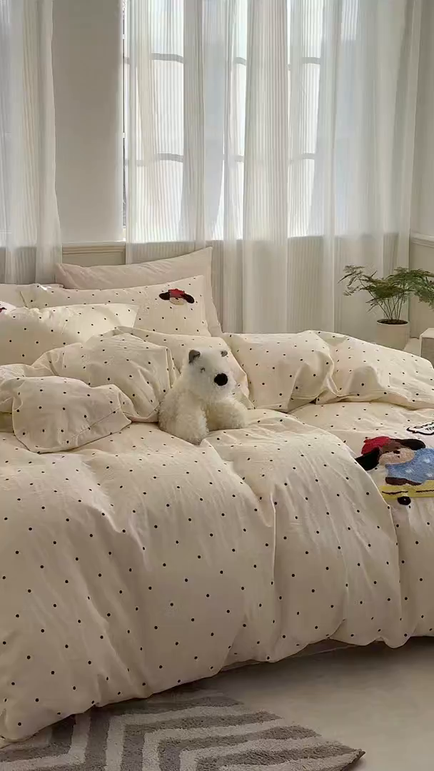 91家纺网 家纺一手货源 找家纺 洋铭区（原狠狠爱） 2025新款A类全棉双层纱毛巾绣四件套 滑板小狗