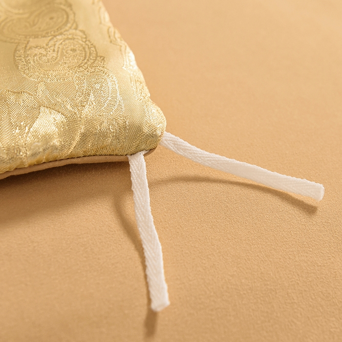 91家纺网 家纺一手货源 找家纺 优美 2025新款一字绣提花四件套系列 花间飞舞（金驼）