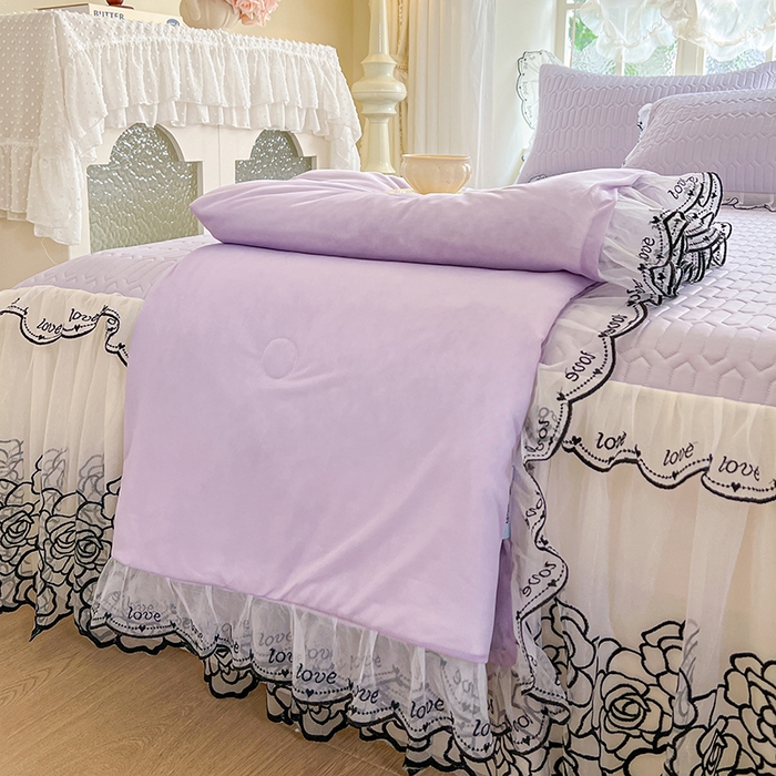 91家纺网 家纺一手货源 找家纺 2025新款凉感丝乳胶凉席床裙款夏被四件套-爱恋 紫