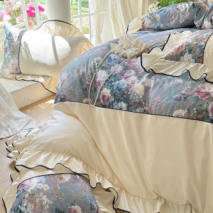 91家纺网 家纺一手货源 找家纺 宅家居 2025新款A类水洗亲肤棉磨毛法式拼接数码印花奶油韩式花边款四件套 爱丽丝