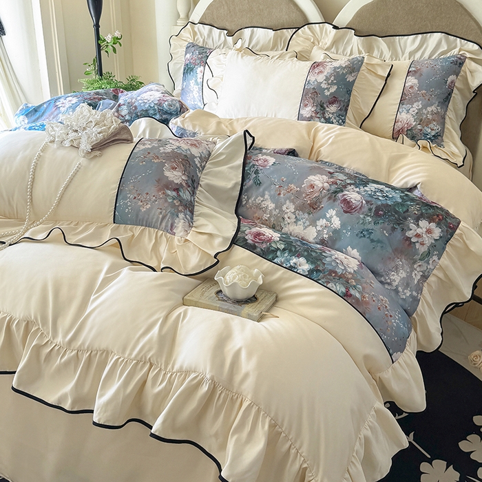 91家纺网 家纺一手货源 找家纺 宅家居 2025新款A类水洗亲肤棉磨毛法式拼接数码印花奶油韩式花边款四件套 爱丽丝