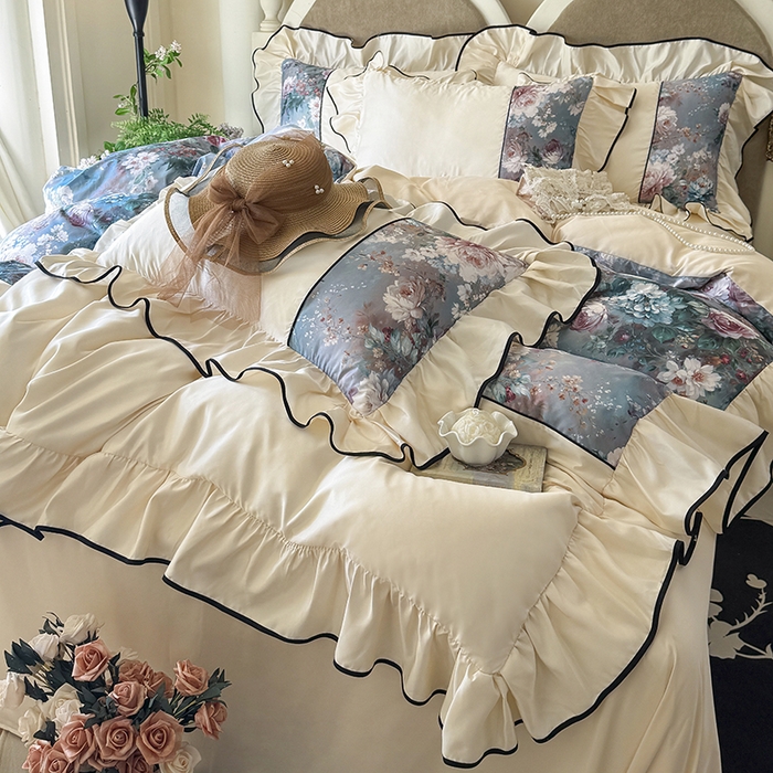 91家纺网 家纺一手货源 找家纺 宅家居 2025新款A类水洗亲肤棉磨毛法式拼接数码印花奶油韩式花边款四件套 爱丽丝