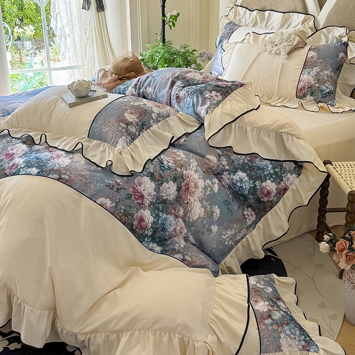 91家纺网 家纺一手货源 找家纺 宅家居 2025新款A类水洗亲肤棉磨毛法式拼接数码印花奶油韩式花边款四件套 爱丽丝