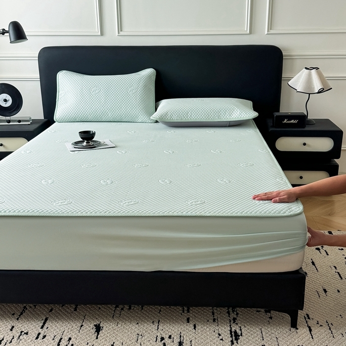 91家纺网 家纺一手货源 找家纺 （总）卡罗兰 2025新款豆豆凉席小冰熊床裙床笠款