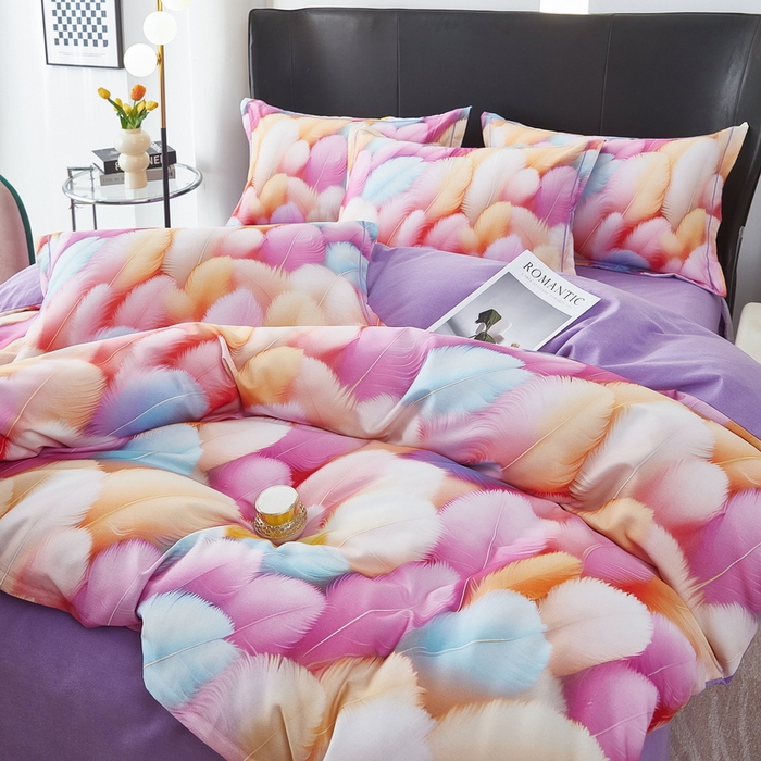 91家纺网 家纺一手货源 找家纺 雲归梦 2025春夏新款全棉纯棉5D数码印花四件套 羽毛飘飘-粉