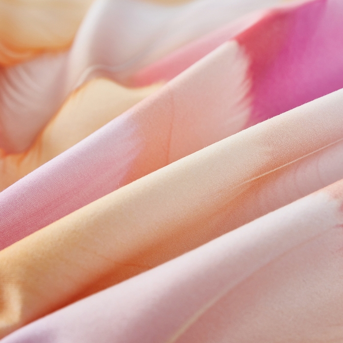 91家纺网 家纺一手货源 找家纺 雲归梦 2025春夏新款全棉纯棉5D数码印花四件套 羽毛飘飘-粉