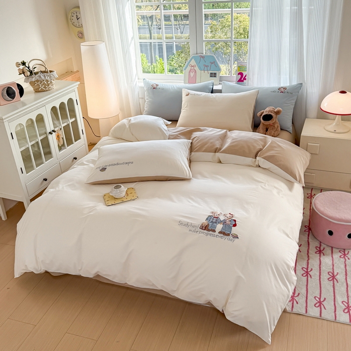 91家纺网 家纺一手货源 找家纺 （总）雲归梦 2025春夏新款全棉纯棉刺绣潮熊学院派系列四件套