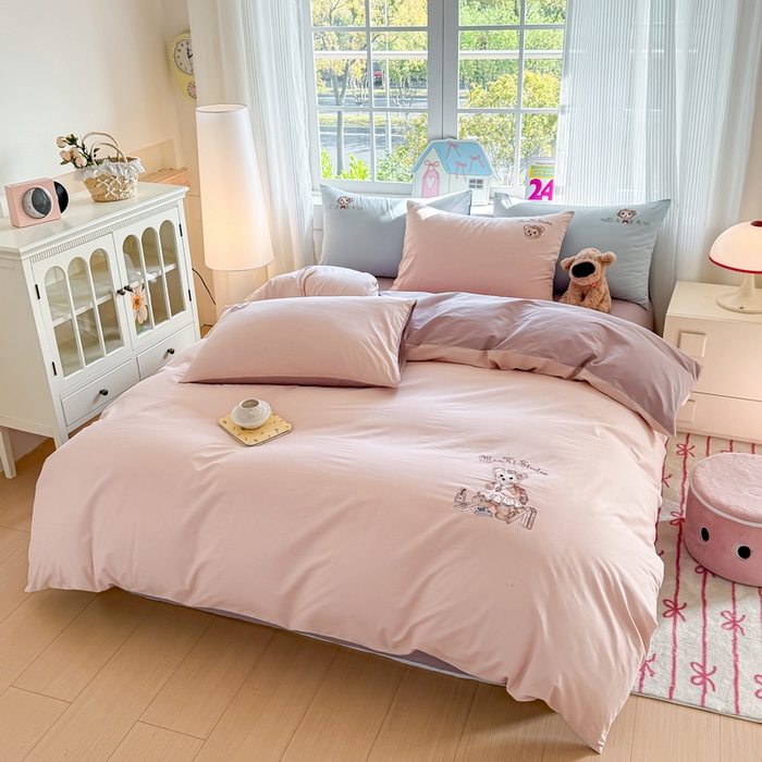 91家纺网 家纺一手货源 找家纺 （总）雲归梦 2025春夏新款全棉纯棉刺绣潮熊学院派系列四件套