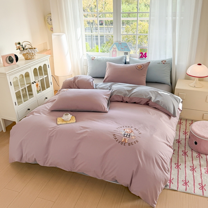 91家纺网 家纺一手货源 找家纺 （总）雲归梦 2025春夏新款全棉纯棉刺绣潮熊学院派系列四件套