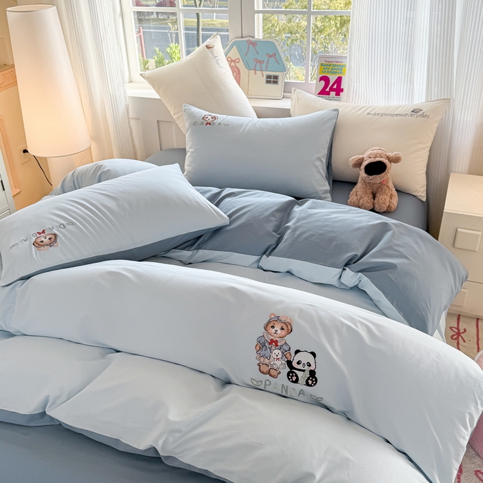 91家纺网 家纺一手货源 找家纺 雲归梦 2025春夏新款全棉纯棉刺绣潮熊学院派系列四件套 熊猫熊