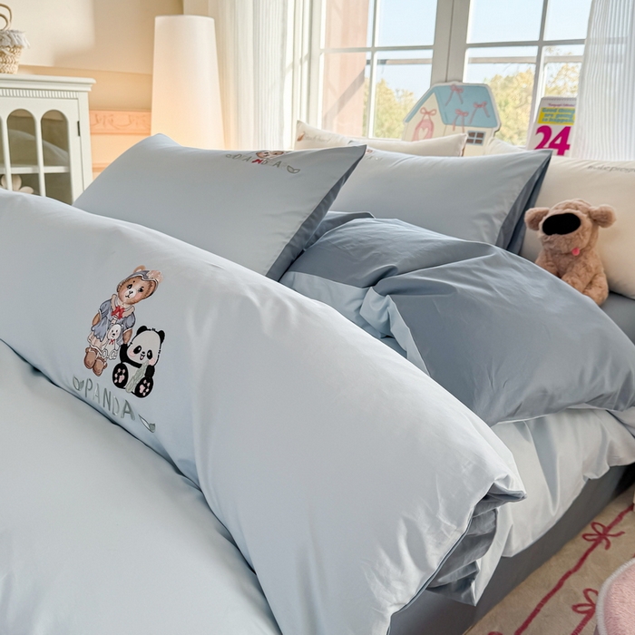 91家纺网 家纺一手货源 找家纺 雲归梦 2025春夏新款全棉纯棉刺绣潮熊学院派系列四件套 熊猫熊