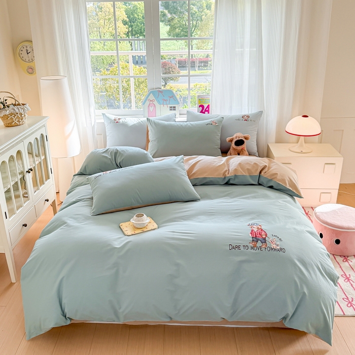 91家纺网 家纺一手货源 找家纺 雲归梦 2025春夏新款全棉纯棉刺绣潮熊学院派系列四件套 比尔熊