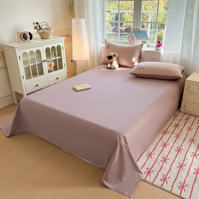 91家纺网 家纺一手货源 找家纺 雲归梦 2025春夏新款全棉纯棉刺绣潮熊学院派系列四件套 雅莱熊