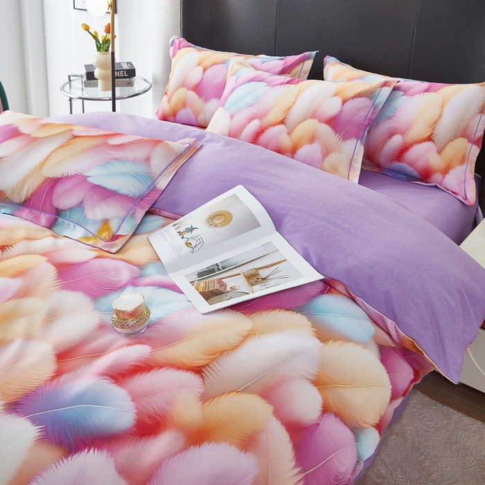 91家纺网 家纺一手货源 找家纺 雲归梦 2025春夏新款全棉纯棉5D数码印花四件套 羽毛飘飘-粉