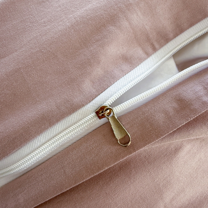 91家纺网 家纺一手货源 找家纺 雲归梦 2025春夏新款全棉纯棉刺绣潮熊学院派系列四件套 雅莱熊