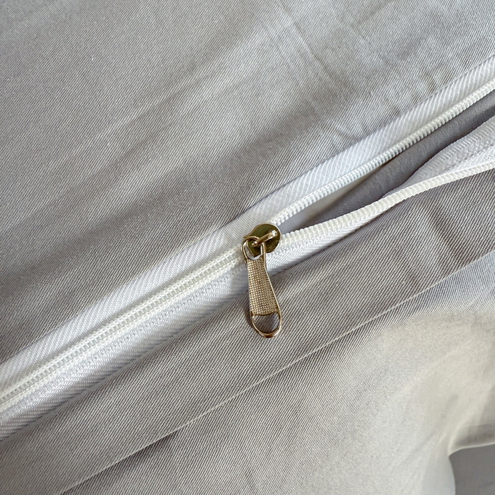 91家纺网 家纺一手货源 找家纺 雲归梦 2025春夏新款全棉纯棉刺绣潮熊学院派系列四件套 肯尼熊