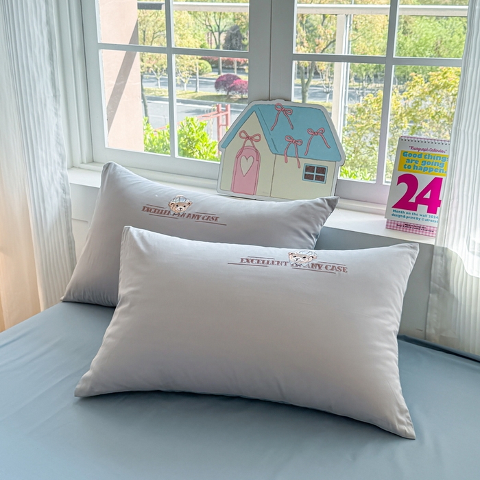 91家纺网 家纺一手货源 找家纺 雲归梦 2025春夏新款全棉纯棉刺绣潮熊学院派系列四件套 穆赛熊