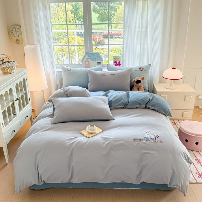 91家纺网 家纺一手货源 找家纺 雲归梦 2025春夏新款全棉纯棉刺绣潮熊学院派系列四件套 穆赛熊