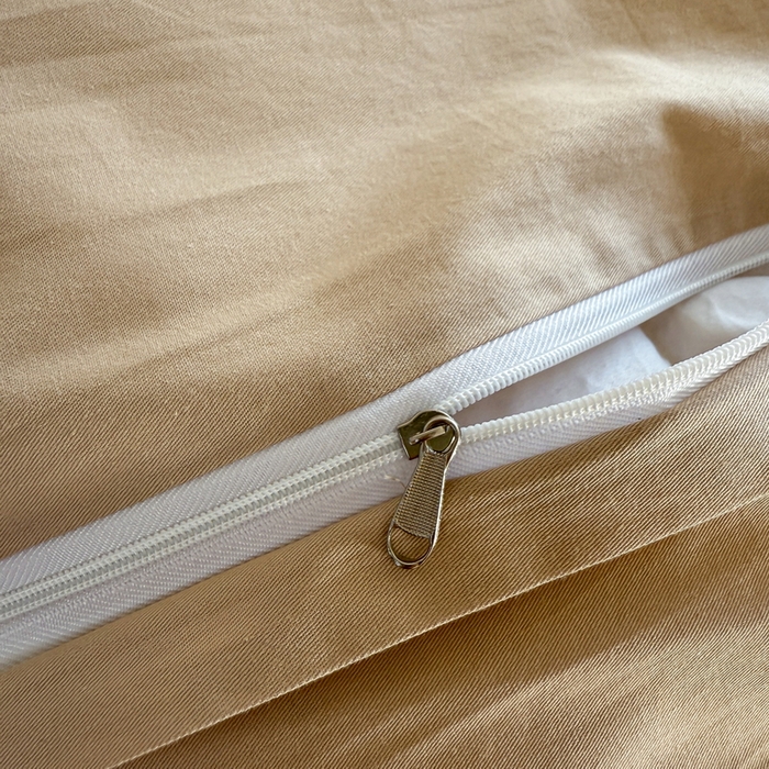 91家纺网 家纺一手货源 找家纺 雲归梦 2025春夏新款全棉纯棉刺绣潮熊学院派系列四件套 学院熊