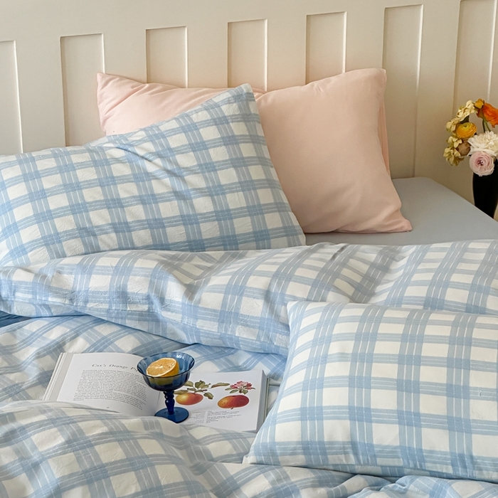 91家纺网 家纺一手货源 找家纺 小春日和 2025新款色织双层纱提花亲肤柔软贴身提花人字纹面料四件套 漫野 蓝