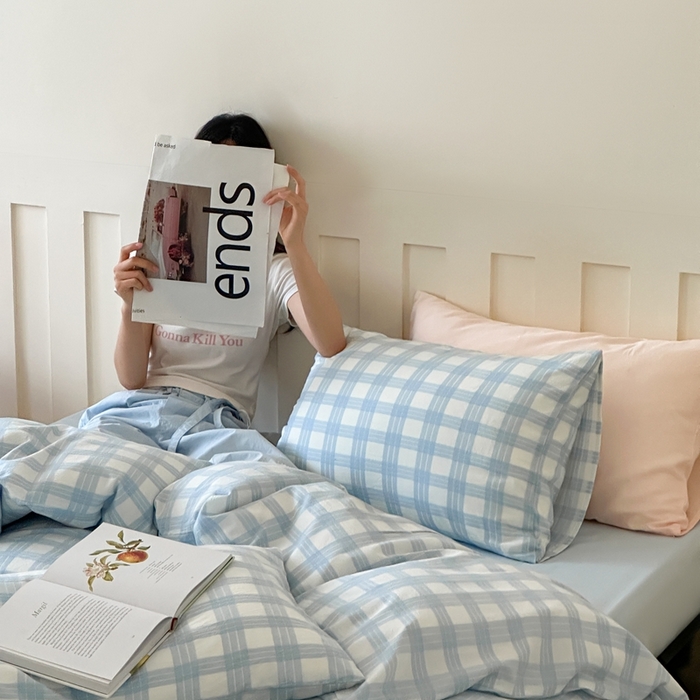 91家纺网 家纺一手货源 找家纺 小春日和 2025新款色织双层纱提花亲肤柔软贴身提花人字纹面料四件套 漫野 蓝