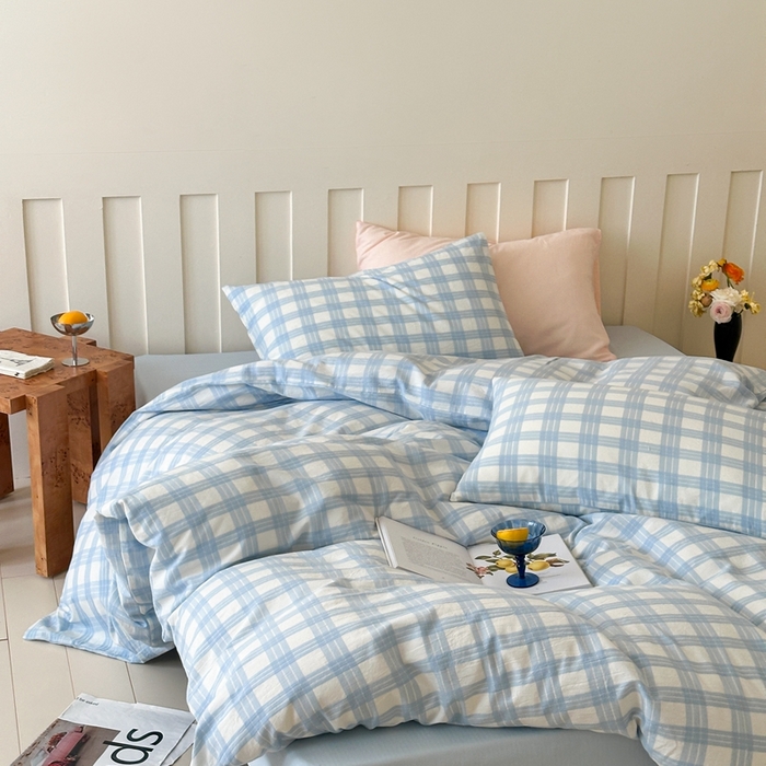 91家纺网 家纺一手货源 找家纺 小春日和 2025新款色织双层纱提花亲肤柔软贴身提花人字纹面料四件套 漫野 蓝