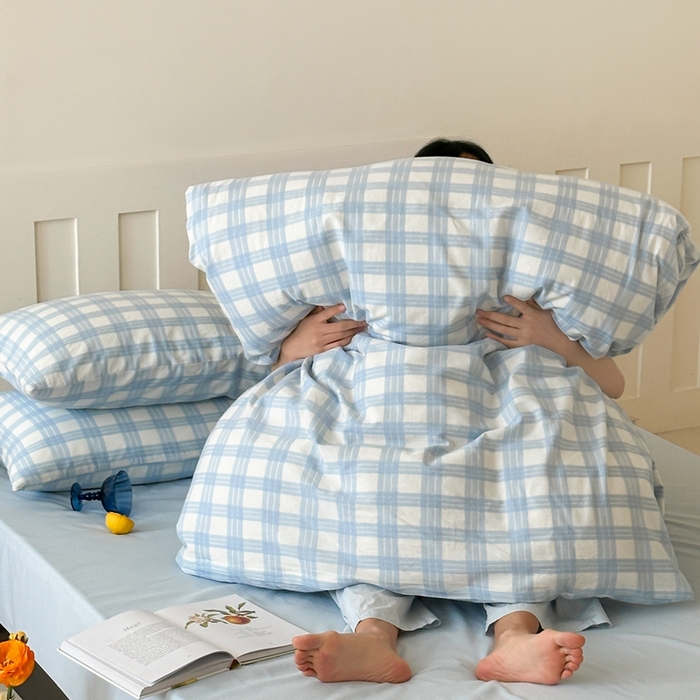 91家纺网 家纺一手货源 找家纺 小春日和 2025新款色织双层纱提花亲肤柔软贴身提花人字纹面料四件套 漫野 蓝