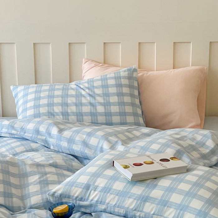 91家纺网 家纺一手货源 找家纺 小春日和 2025新款色织双层纱提花亲肤柔软贴身提花人字纹面料四件套 漫野 蓝