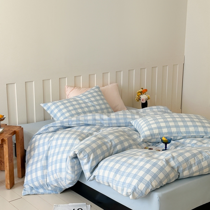 91家纺网 家纺一手货源 找家纺 小春日和 2025新款色织双层纱提花亲肤柔软贴身提花人字纹面料四件套 漫野 蓝