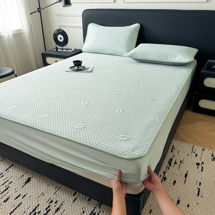 91家纺网 家纺一手货源 找家纺 卡罗兰 2025新款豆豆凉席小冰熊床裙床笠款 水蓝-床笠