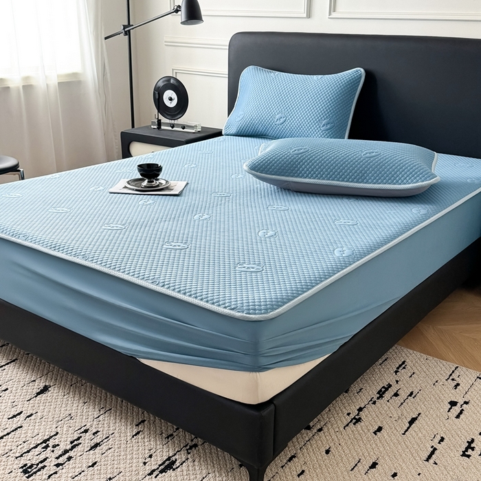 91家纺网 家纺一手货源 找家纺 卡罗兰 2025新款豆豆凉席小冰熊床裙床笠款 宾利蓝-床笠