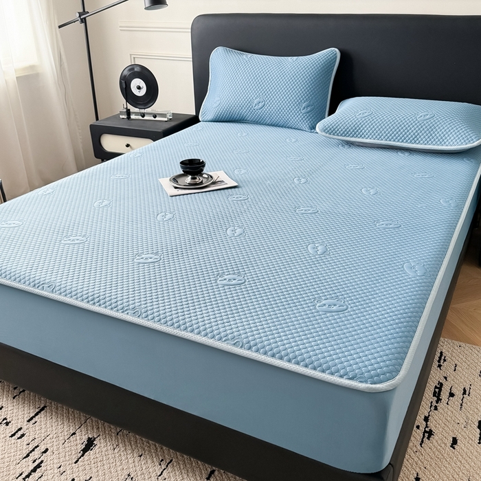 91家纺网 家纺一手货源 找家纺 卡罗兰 2025新款豆豆凉席小冰熊床裙床笠款 宾利蓝-床笠