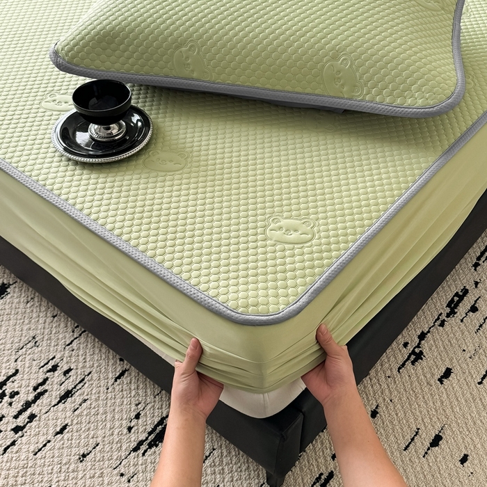 91家纺网 家纺一手货源 找家纺 卡罗兰 2025新款豆豆凉席小冰熊床裙床笠款 水绿-床笠