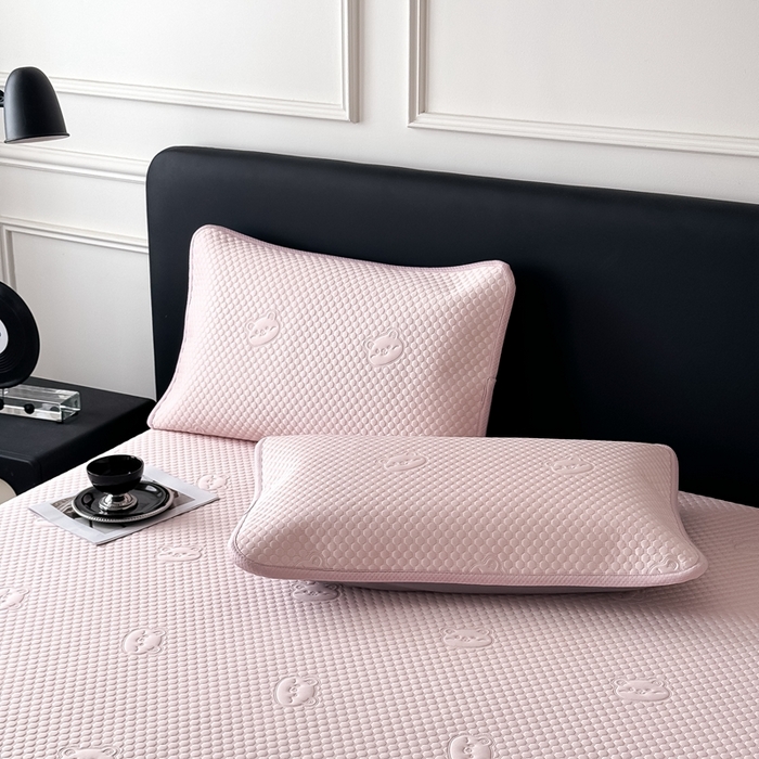 91家纺网 家纺一手货源 找家纺 卡罗兰 2025新款豆豆凉席小冰熊床裙床笠款 樱花粉-床笠