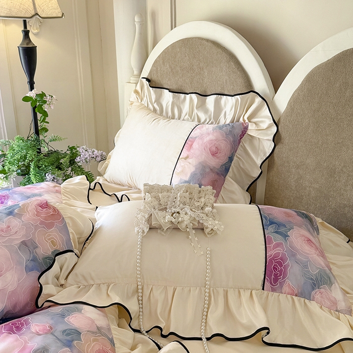 91家纺网 家纺一手货源 找家纺 宅家居 2025新款A类水洗亲肤棉磨毛法式拼接数码印花奶油韩式花边款四件套 暖暖花香