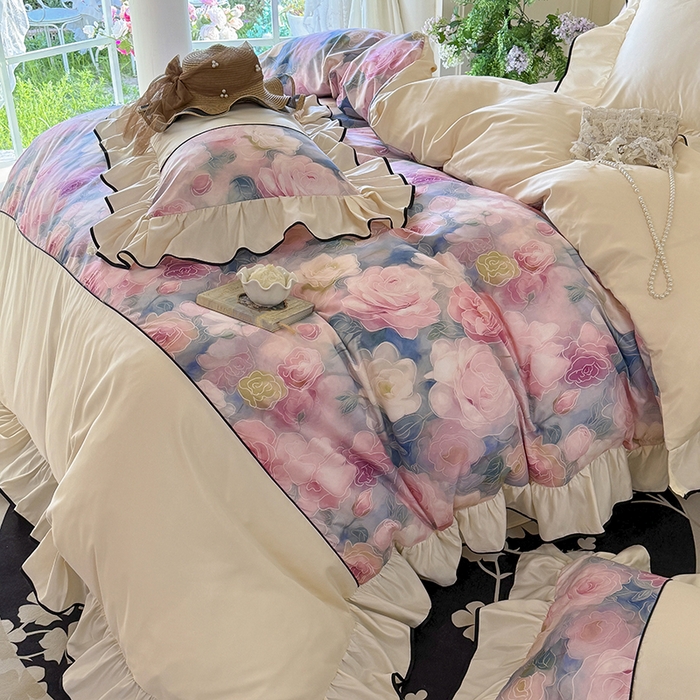 91家纺网 家纺一手货源 找家纺 宅家居 2025新款A类水洗亲肤棉磨毛法式拼接数码印花奶油韩式花边款四件套 暖暖花香