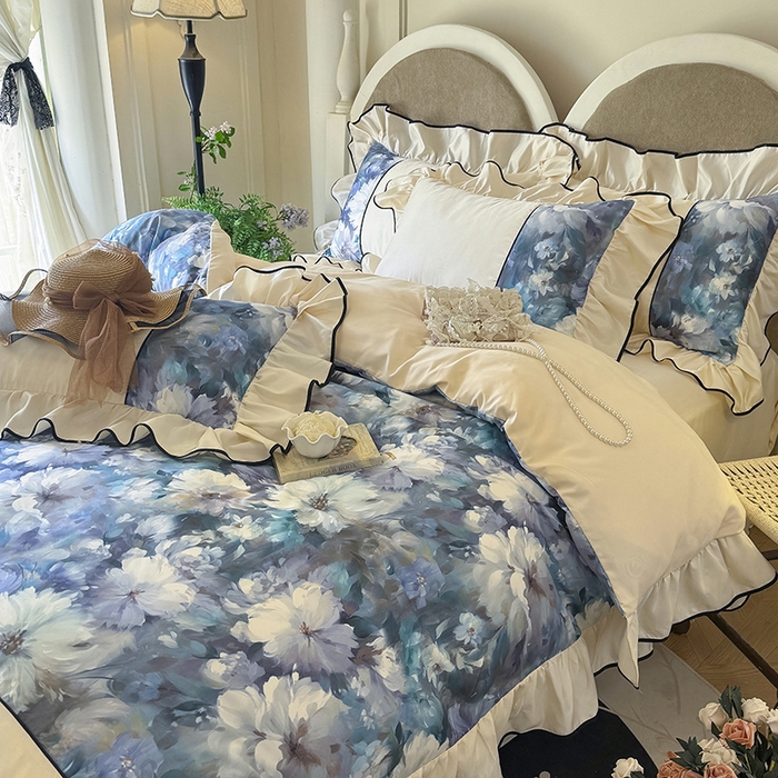 91家纺网 家纺一手货源 找家纺 宅家居 2025新款A类水洗亲肤棉磨毛法式拼接数码印花奶油韩式花边款四件套 绽放