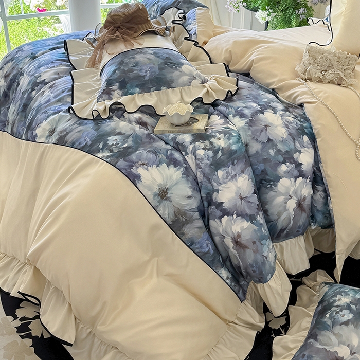 91家纺网 家纺一手货源 找家纺 宅家居 2025新款A类水洗亲肤棉磨毛法式拼接数码印花奶油韩式花边款四件套 绽放