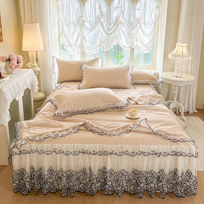 91家纺网 家纺一手货源 找家纺 (总)网红馆 2025新款凉感丝乳胶凉席床裙款夏被四件套-爱恋