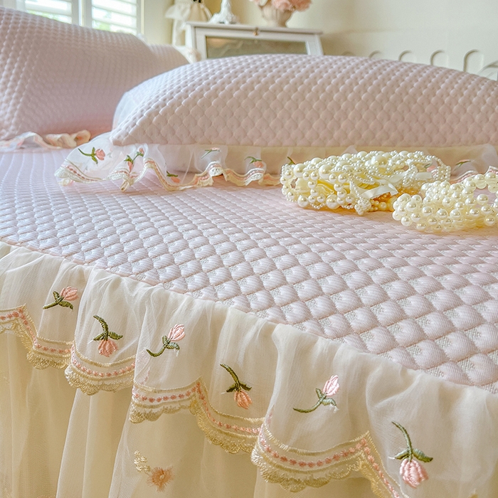 91家纺网 家纺一手货源 找家纺 网红馆（ck家纺） 2025新款凉感蕾丝花边床裙款豆豆席凉席-艾薇儿 艾薇儿-粉