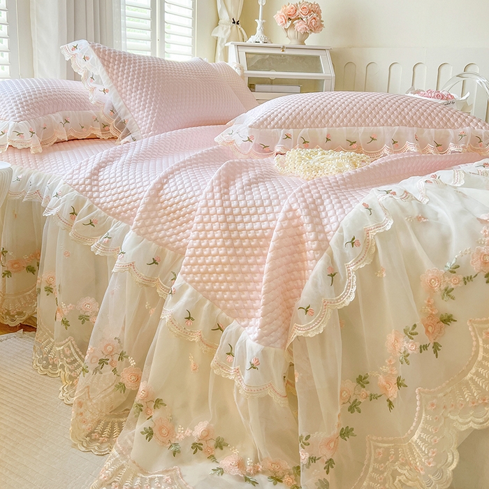 91家纺网 家纺一手货源 找家纺 网红馆（ck家纺） 2025新款凉感蕾丝花边床裙款豆豆席凉席-艾薇儿 艾薇儿-粉